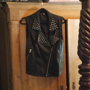 🌟Edgy Faux LeatherStudded Vest xl🌟